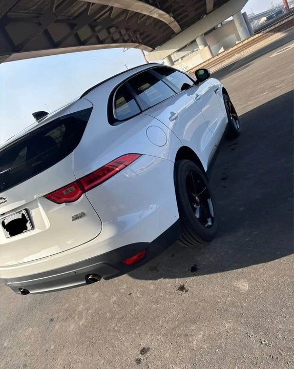 2020 Jaguar F-Pace - Image 9 of 10