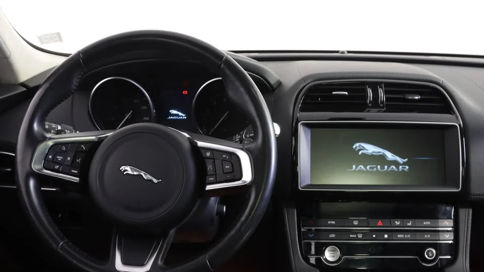 2020 Jaguar F-Pace - Image 15 of 20
