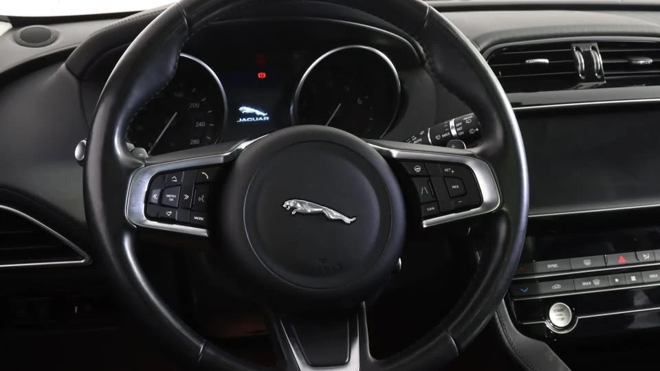 2020 Jaguar F-Pace - Image 13 of 20