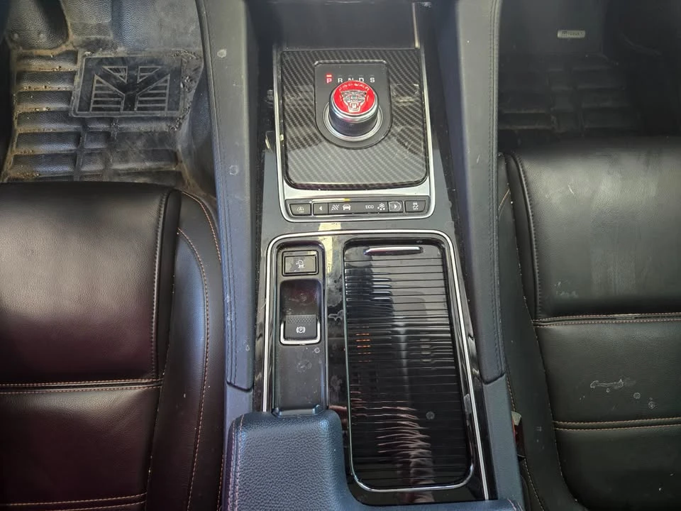 2020 Jaguar F-Pace - Image 13 of 16