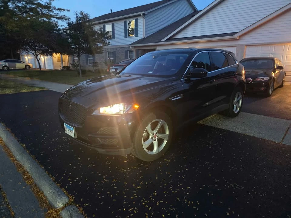 2020 Jaguar F-Pace - Image 5 of 10