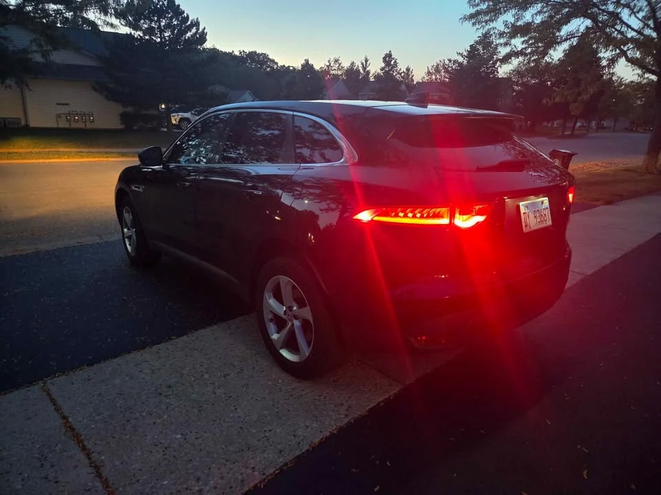 2020 Jaguar F-Pace - Image 9 of 10