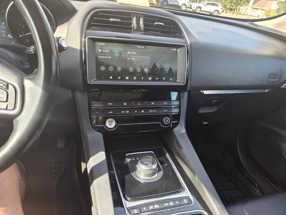 2020 Jaguar F-Pace - Image 7 of 10