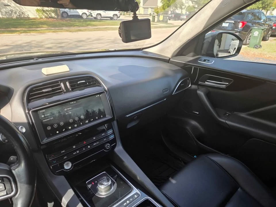 2020 Jaguar F-Pace - Image 9 of 10