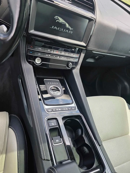 2020 Jaguar F-Pace - Image 7 of 8