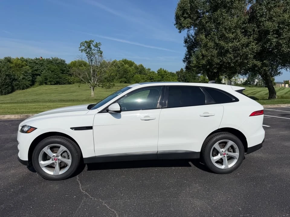 2020 Jaguar F-Pace - Image 5 of 17