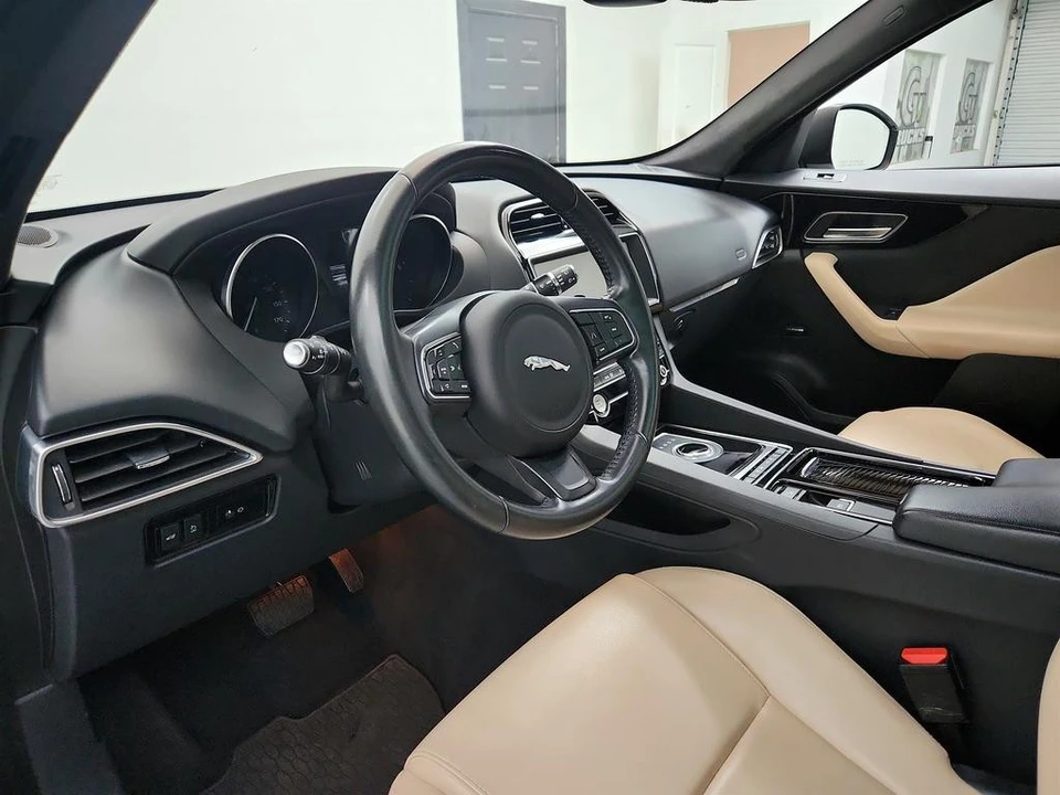 2020 Jaguar F-Pace - Image 13 of 21