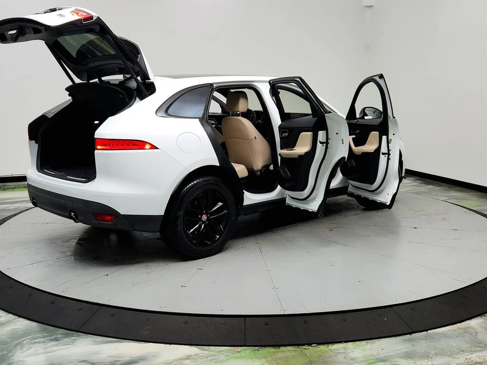 2020 Jaguar F-Pace - Image 11 of 21