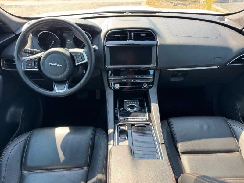 2020 Jaguar F-Pace - Image 11 of 19