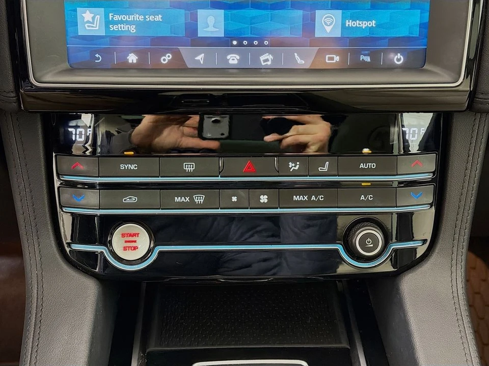 2020 Jaguar F-Pace - Image 19 of 21
