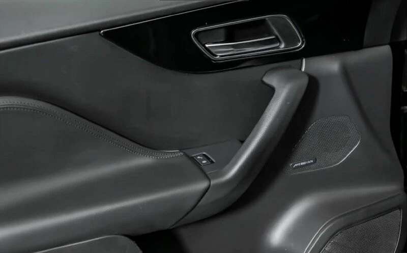 2020 Jaguar F-Pace - Image 16 of 21