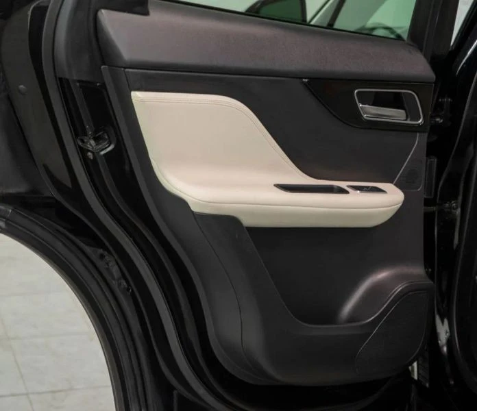 2020 Jaguar F-Pace - Image 11 of 12
