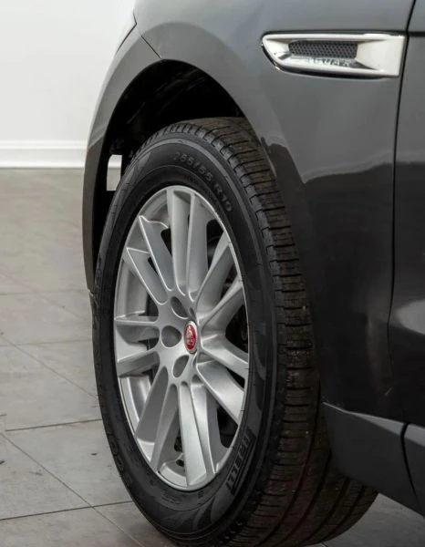 2020 Jaguar F-Pace - Image 5 of 12