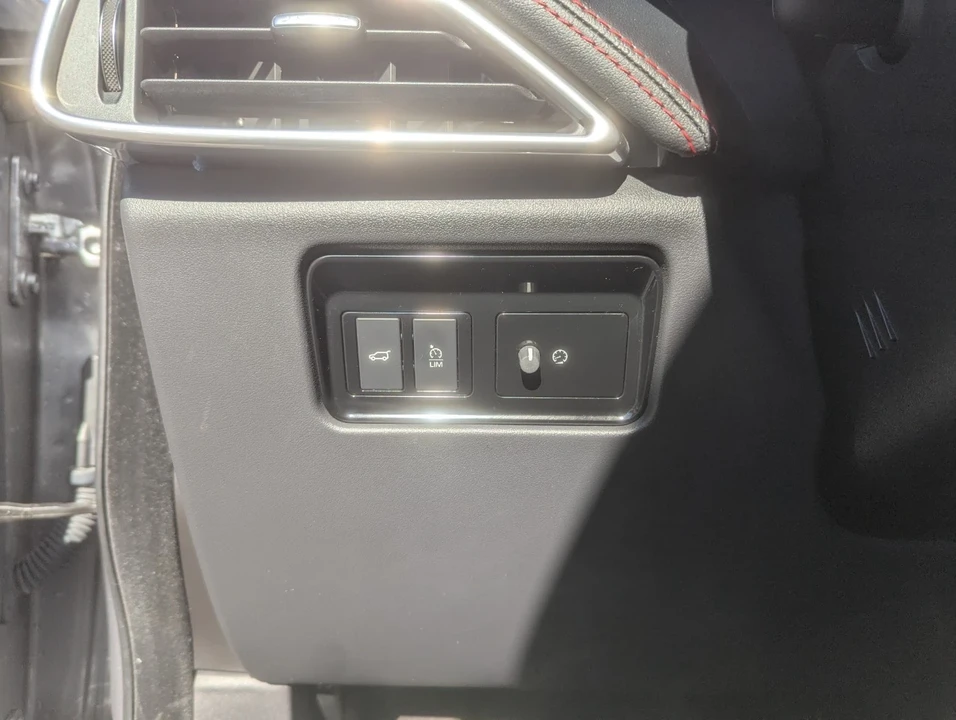 2020 Jaguar F-Pace - Image 14 of 21