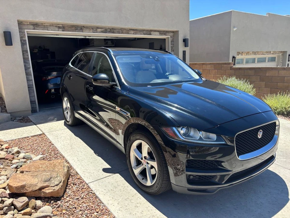 2020 Jaguar F-Pace - Image 2 of 9