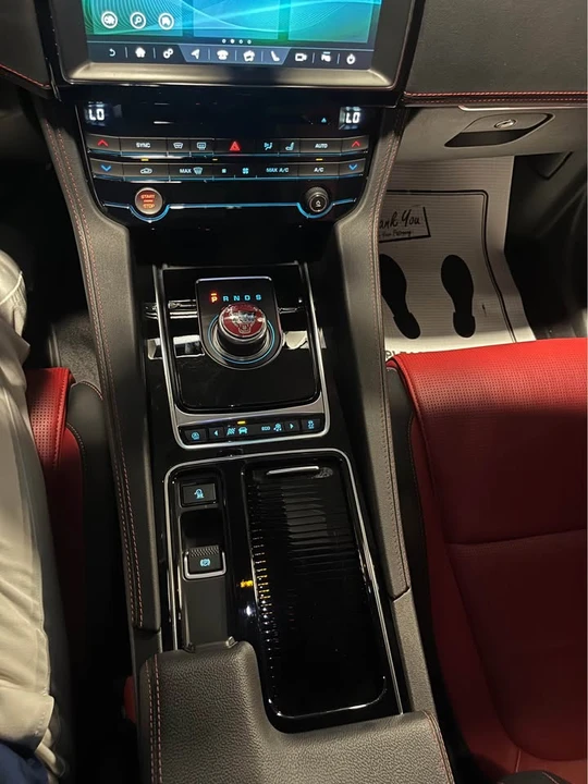 2020 Jaguar F-Pace - Image 10 of 18
