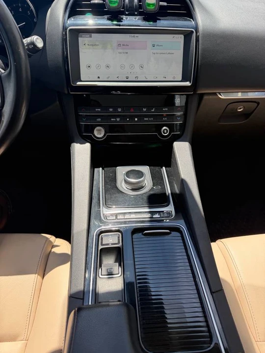2020 Jaguar F-Pace - Image 9 of 11