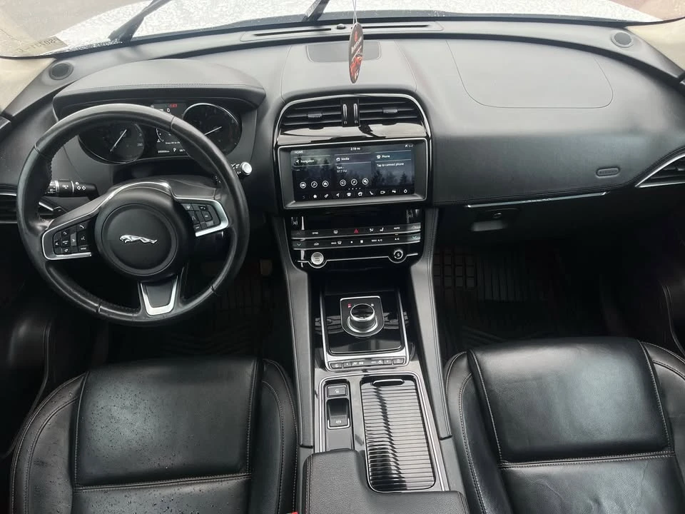 2020 Jaguar F-Pace - Image 9 of 10
