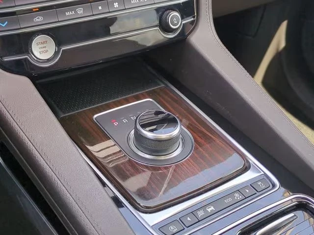 2020 Jaguar F-Pace - Image 7 of 12
