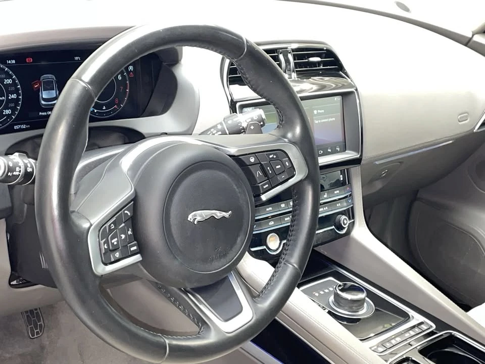 2020 Jaguar F-Pace - Image 12 of 20