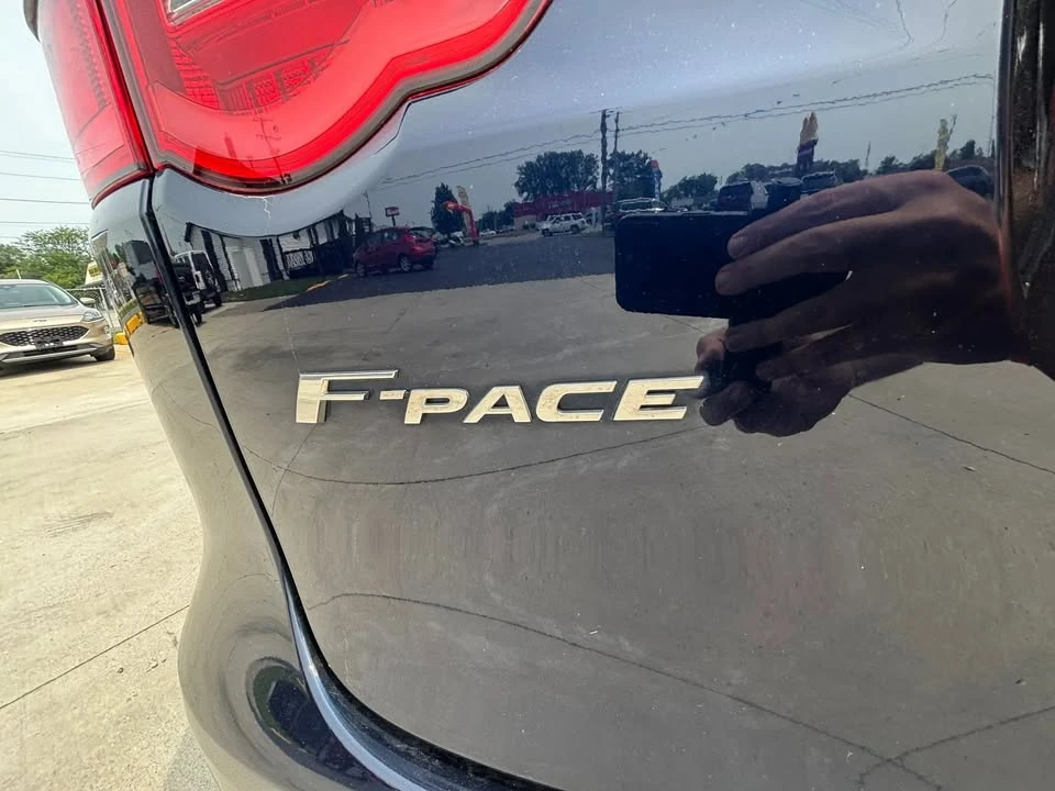 2020 Jaguar F-Pace - Image 16 of 20