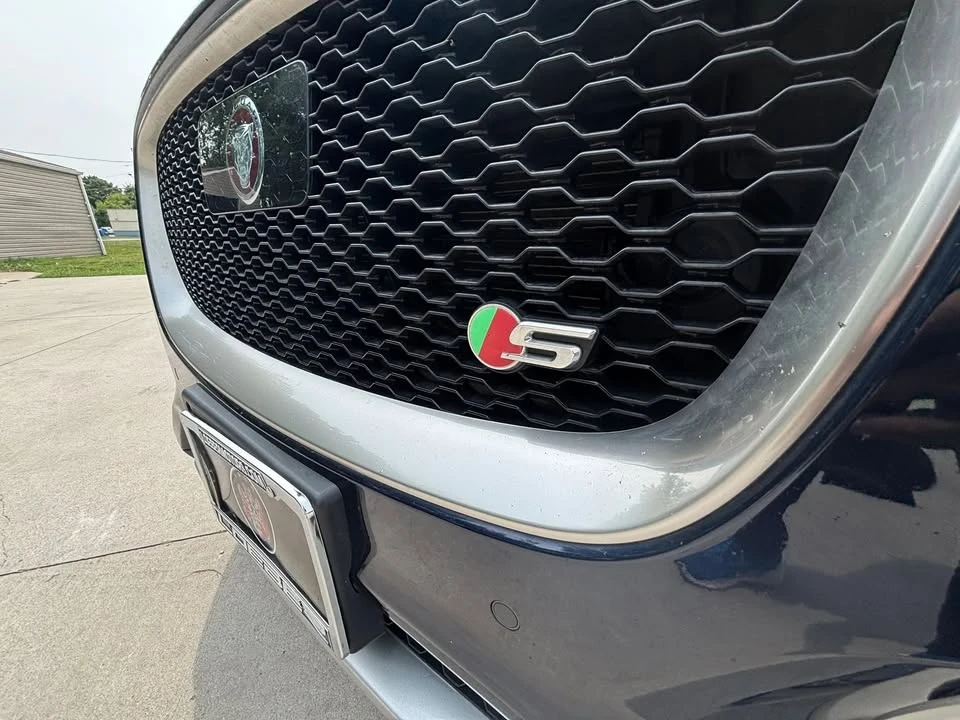 2020 Jaguar F-Pace - Image 18 of 20