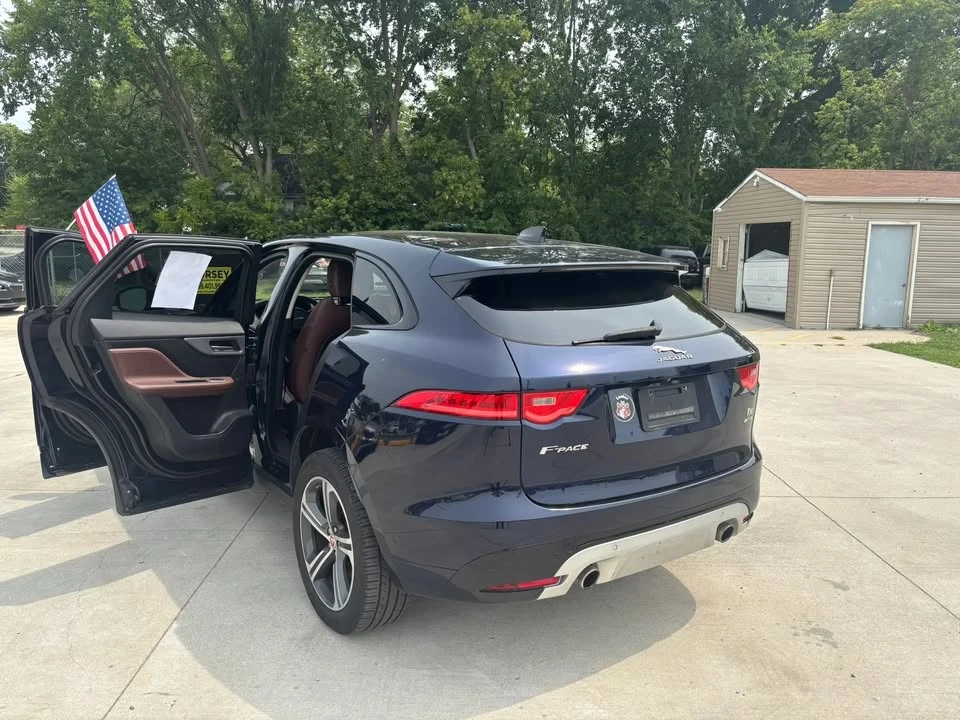 2020 Jaguar F-Pace - Image 9 of 20