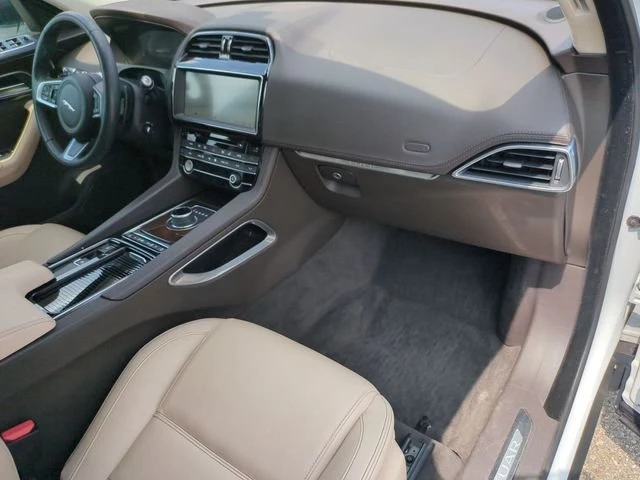 2020 Jaguar F-Pace - Image 9 of 12