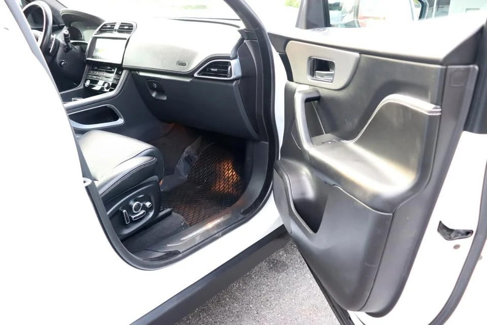 2020 Jaguar F-Pace - Image 15 of 20