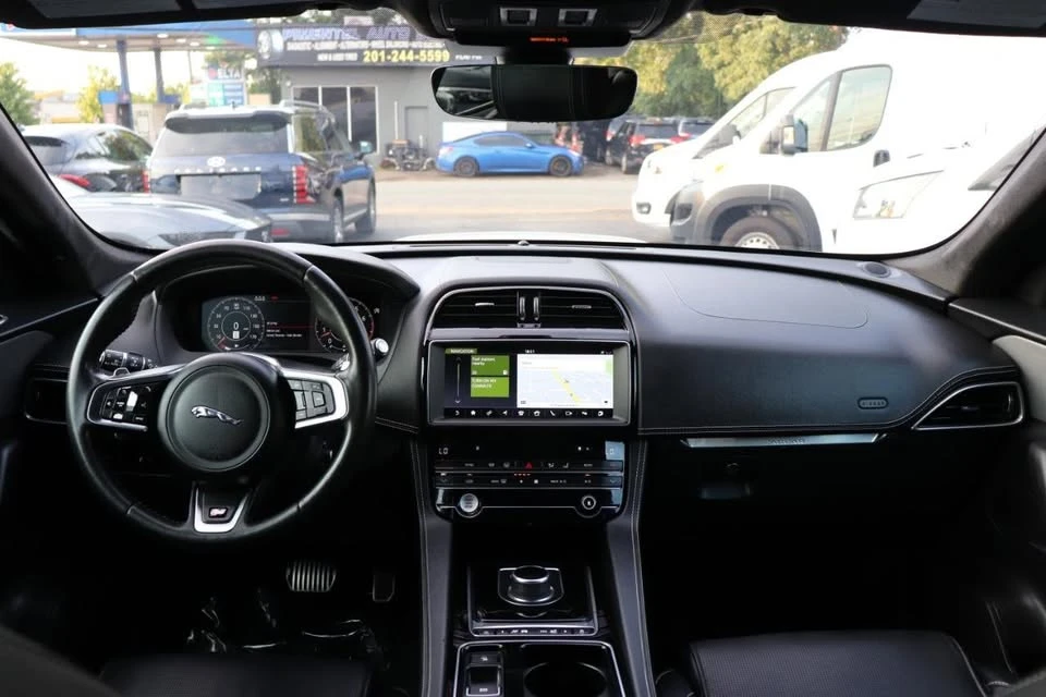 2020 Jaguar F-Pace - Image 16 of 20