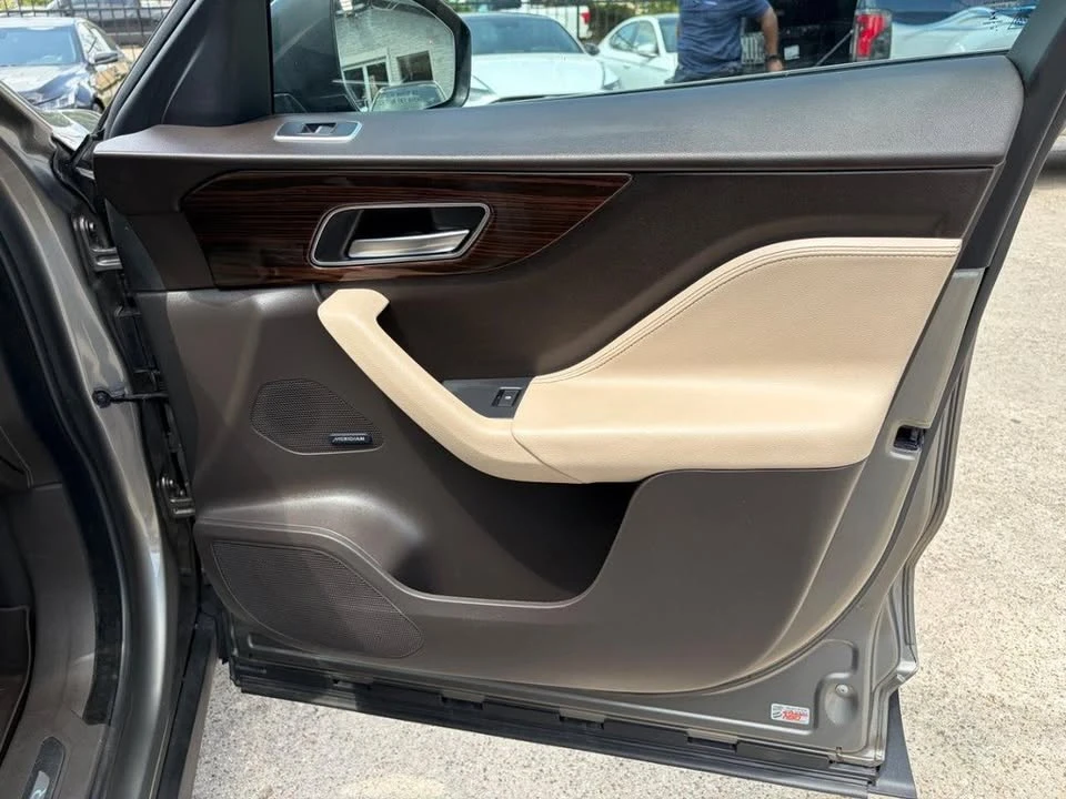 2020 Jaguar F-Pace - Image 15 of 20