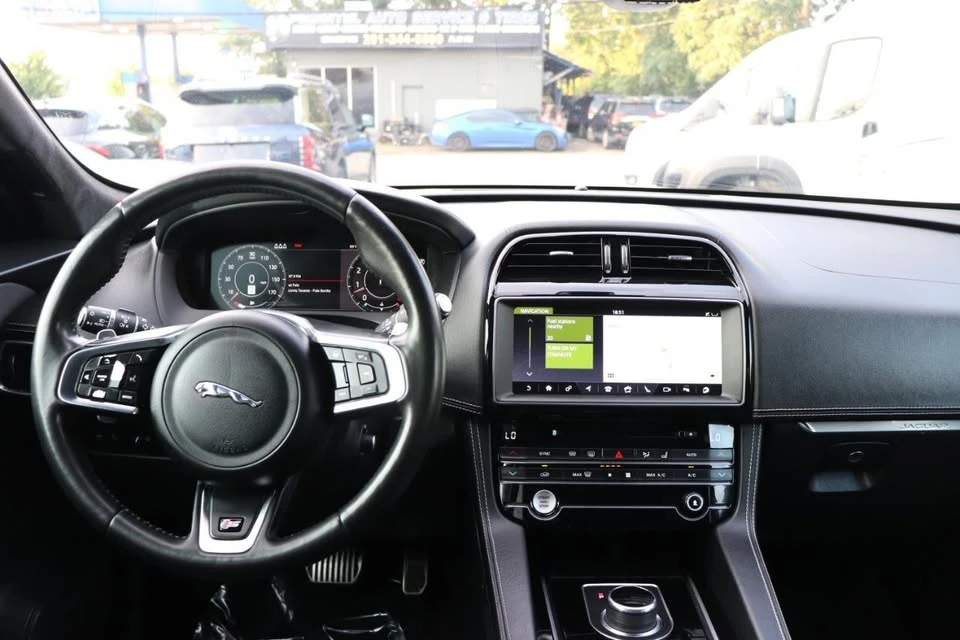 2020 Jaguar F-Pace - Image 17 of 20