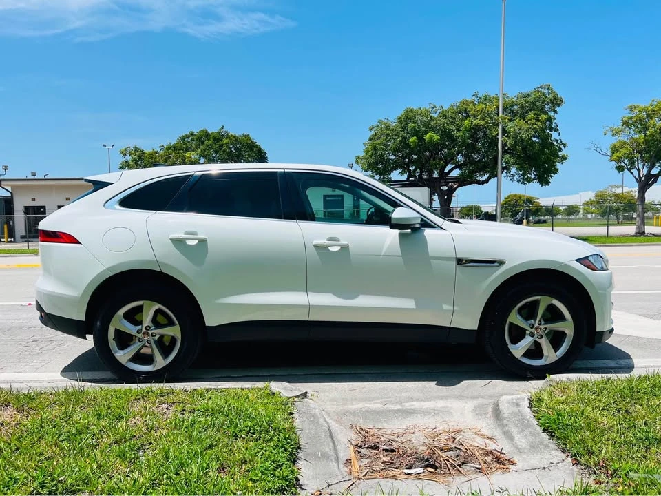 2020 Jaguar F-Pace - Image 9 of 10