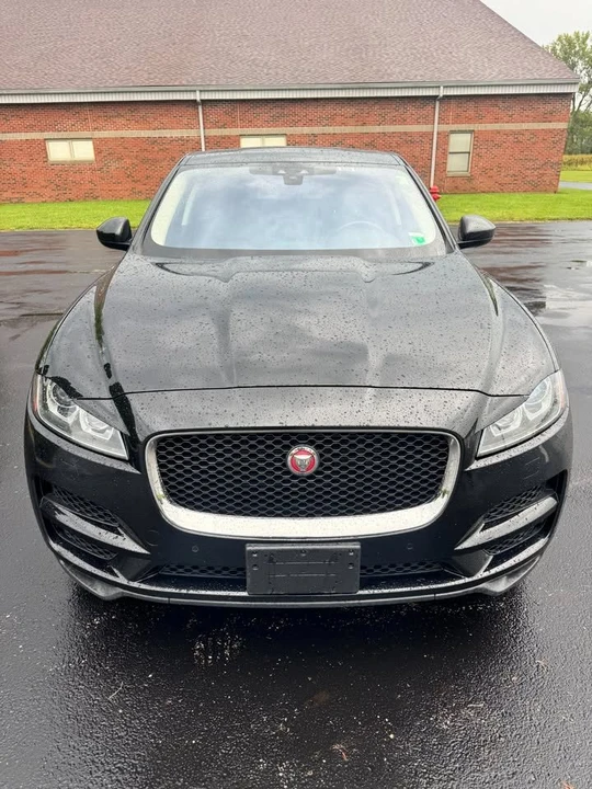 2020 Jaguar F-Pace - Image 7 of 18