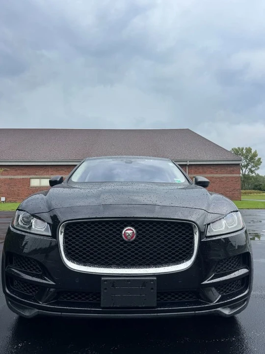 2020 Jaguar F-Pace - Image 8 of 18