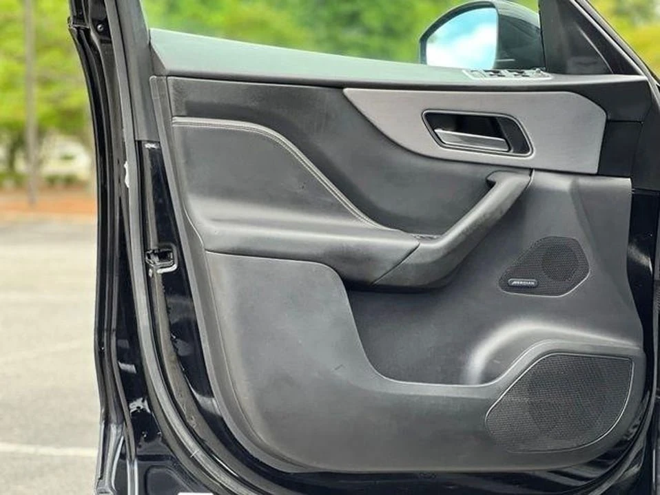 2020 Jaguar F-Pace - Image 10 of 20