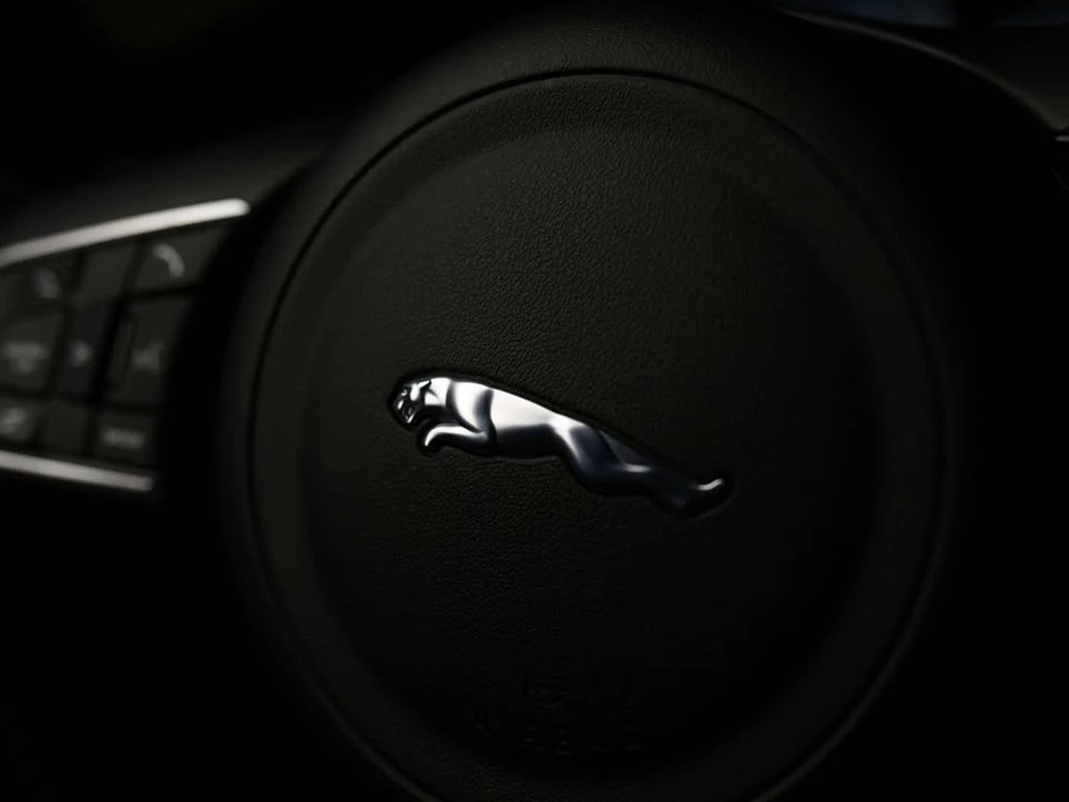 2020 Jaguar F-Pace - Image 13 of 20