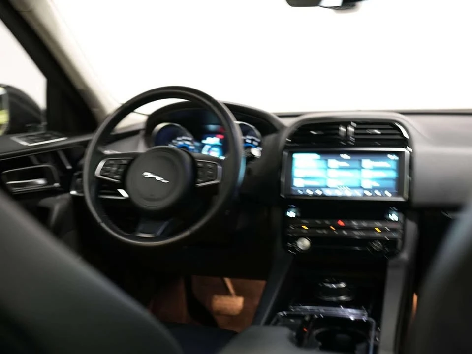 2020 Jaguar F-Pace - Image 18 of 20