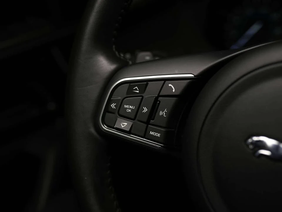 2020 Jaguar F-Pace - Image 11 of 20