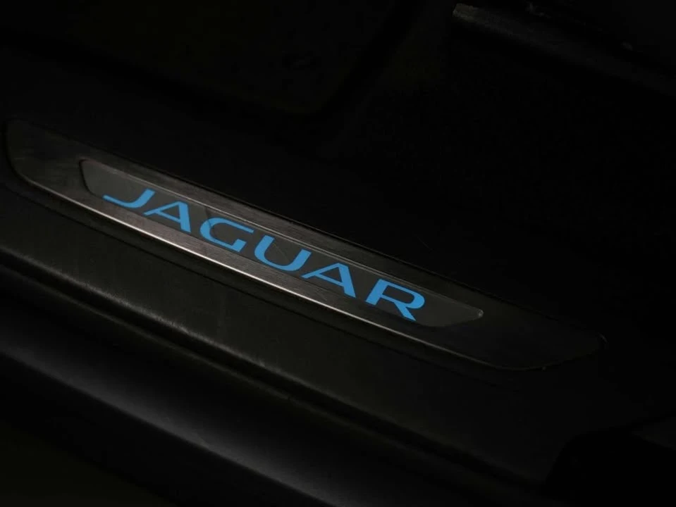 2020 Jaguar F-Pace - Image 10 of 20