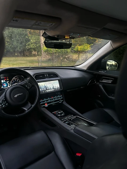 2020 Jaguar F-Pace - Image 9 of 10