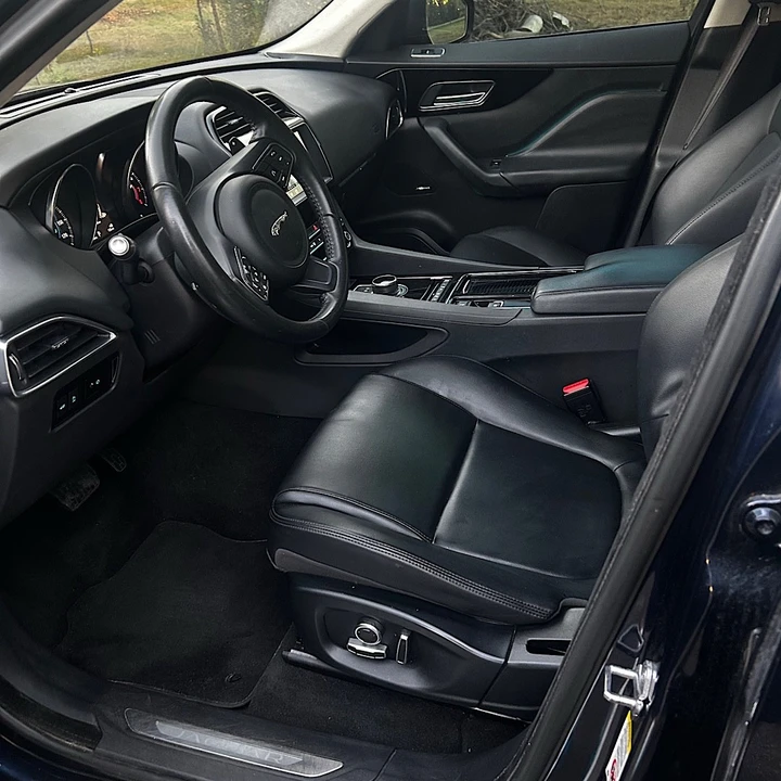 2020 Jaguar F-Pace - Image 6 of 10