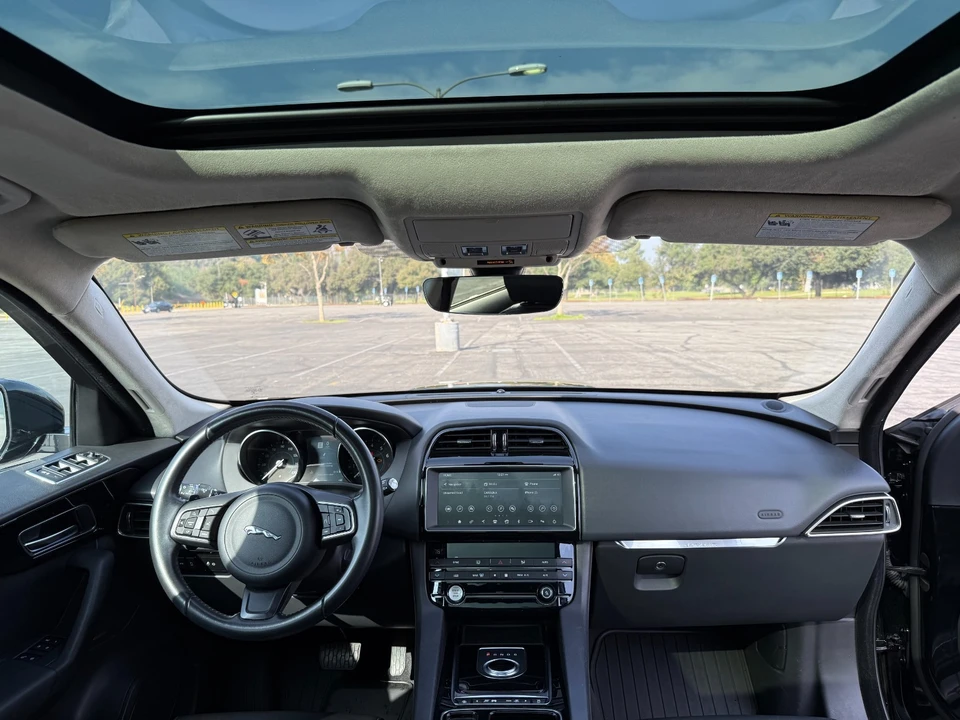 2020 Jaguar F-Pace - Image 10 of 19