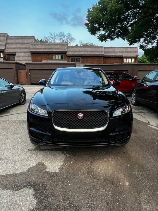2020 Jaguar F-Pace - Image 10 of 17