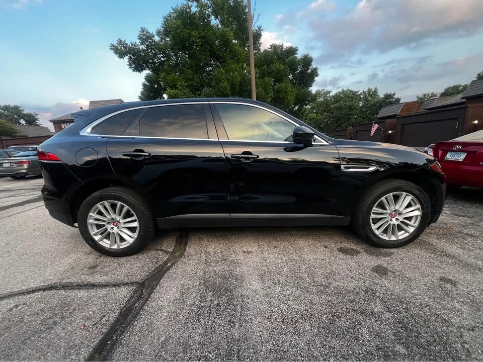 2020 Jaguar F-Pace - Image 9 of 17