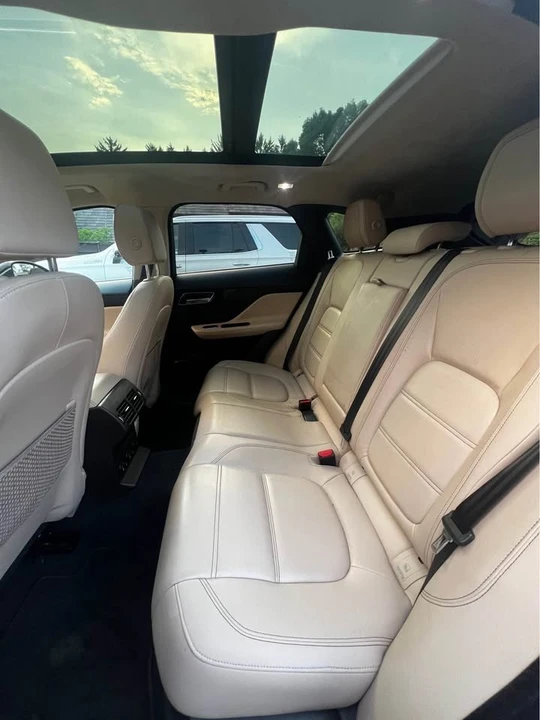 2020 Jaguar F-Pace - Image 3 of 17