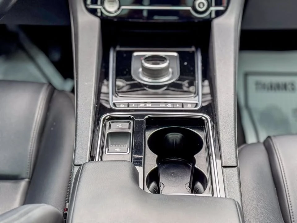 2020 Jaguar F-Pace - Image 14 of 20