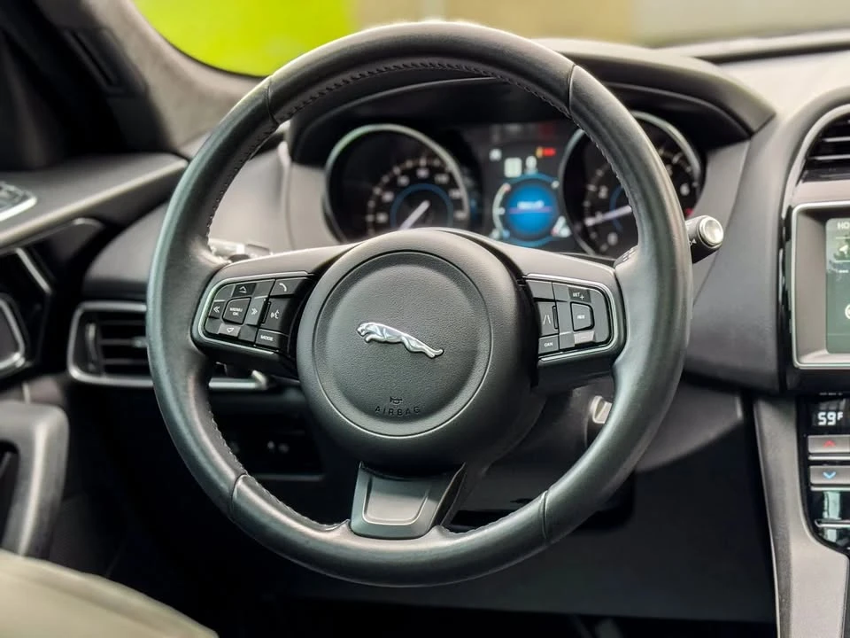 2020 Jaguar F-Pace - Image 15 of 20