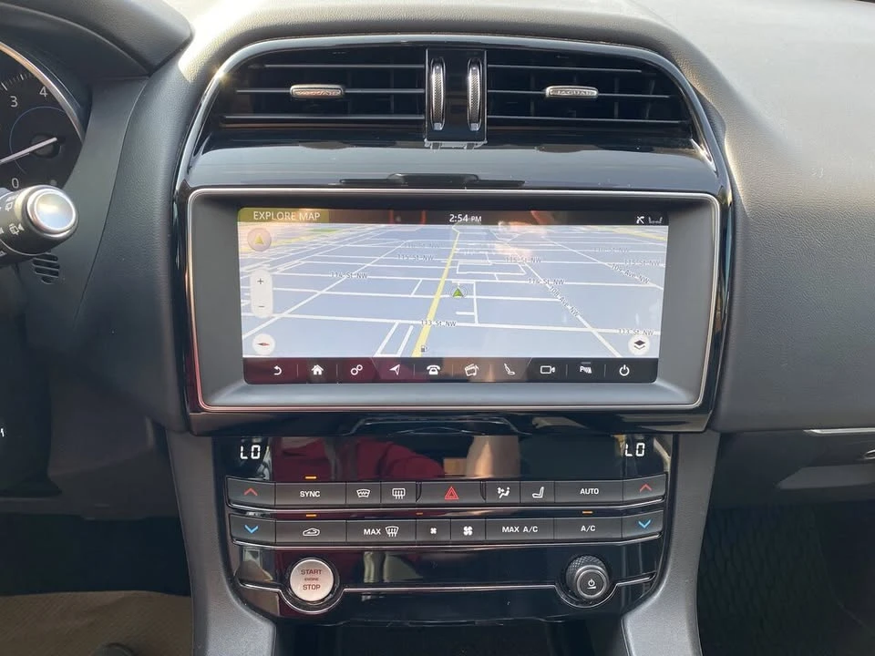2020 Jaguar F-Pace - Image 15 of 20