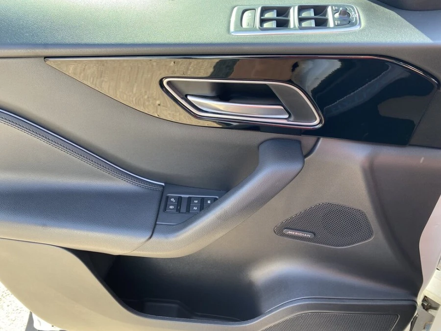 2020 Jaguar F-Pace - Image 15 of 18